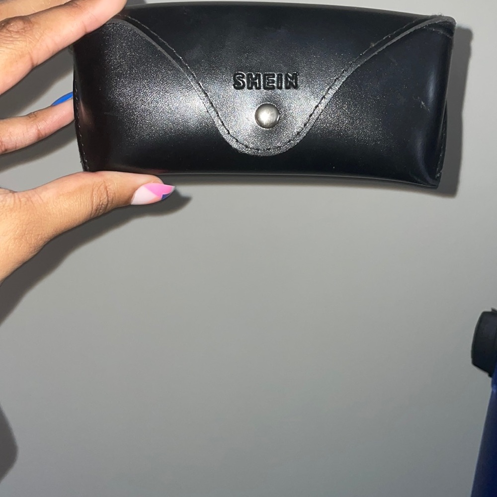 Glasses case (NO glasses in the box)